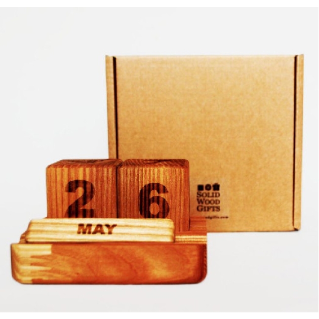 Koka galda kalendārs ar pamatni 110 x 86 x 63mm , mazais , Solid Wood Gifts 0