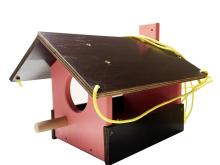 Putnu barotavas mājiņa iekarināma