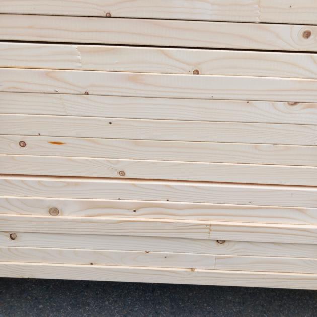 Kalibrēts ēvelēts dēlis, Egle, 45x245, C24/FJ, KD18%, 4R3